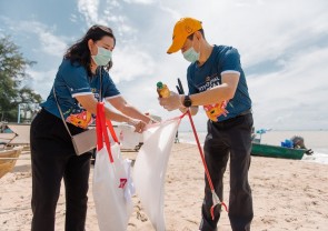 กิจกรรมเก็บขยะชายหาดในวันอนุรักษ์ชายฝั่งสากล ครั้งที่ 20